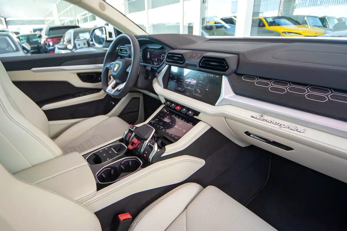 Lamborghini · Urus · SE