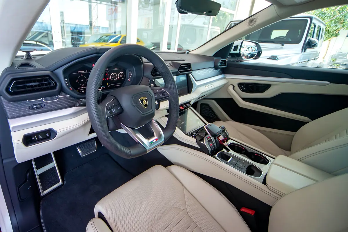 Lamborghini · Urus · SE