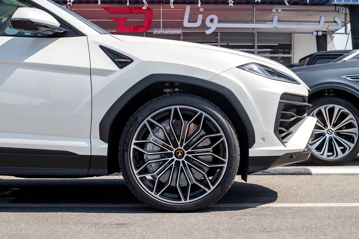Lamborghini · Urus · SE