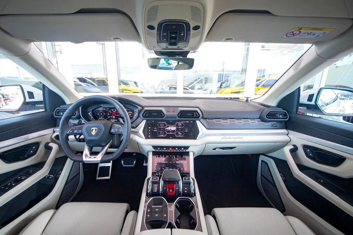 Lamborghini · Urus · SE