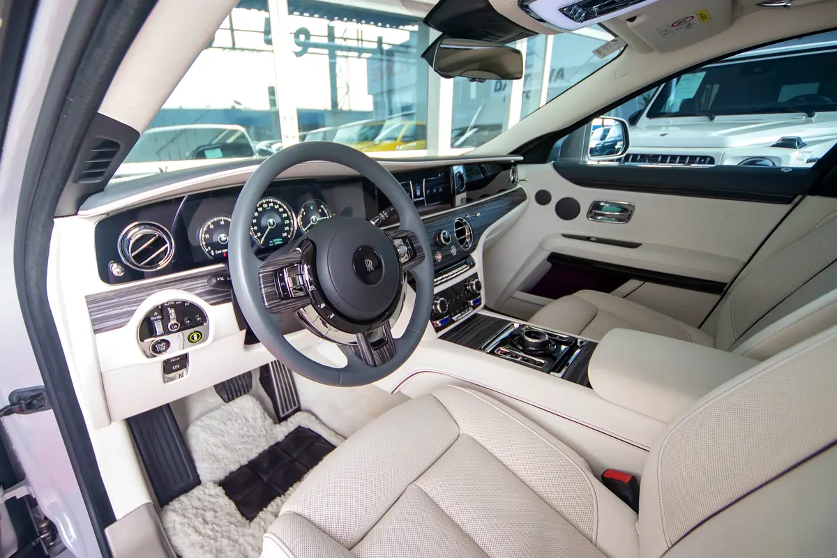 Rolls-Royce · Ghost · Standard