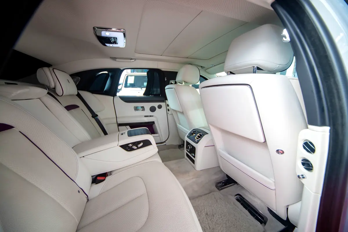 Rolls-Royce · Ghost · Standard