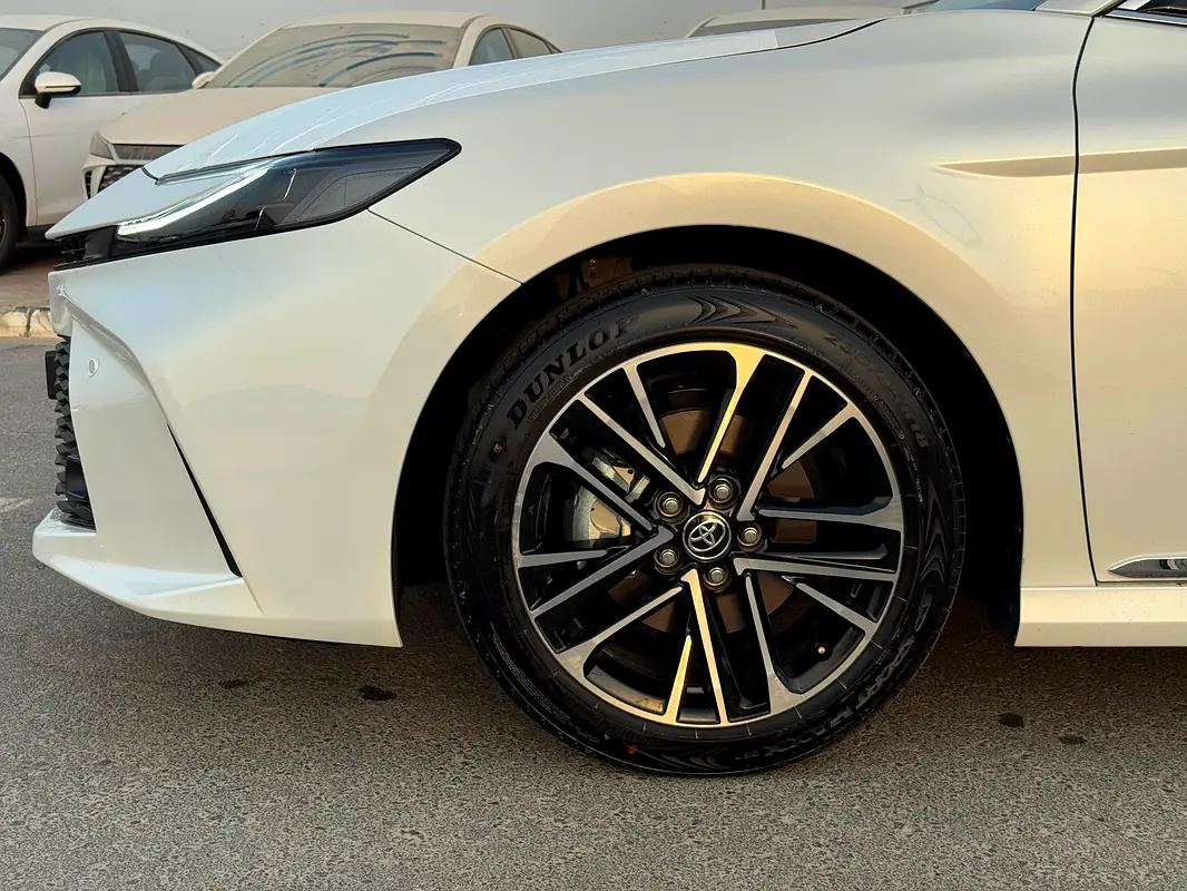 Toyota · Camry · LE