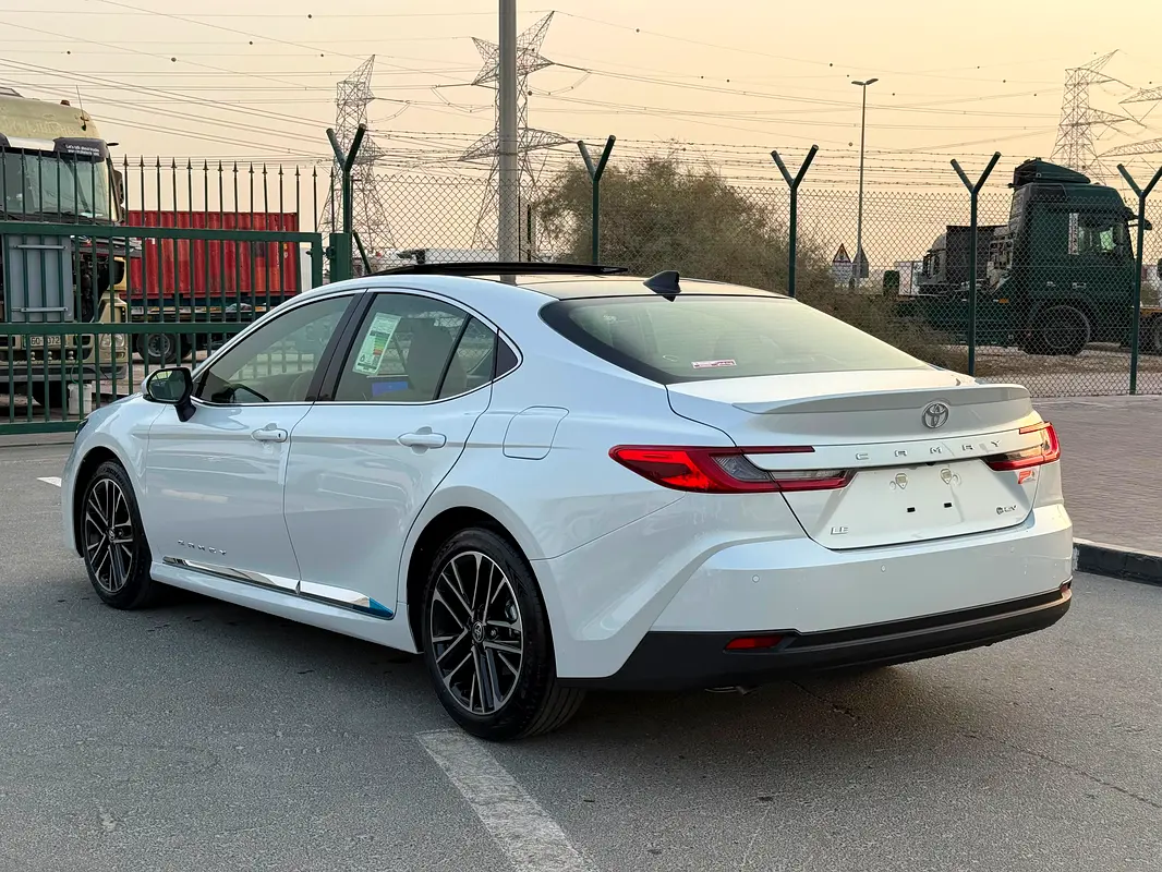 Toyota · Camry · LE