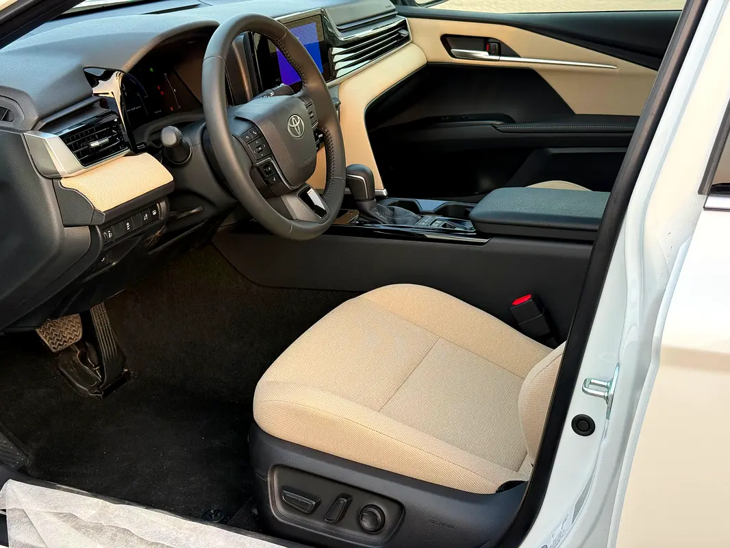 Toyota · Camry · LE