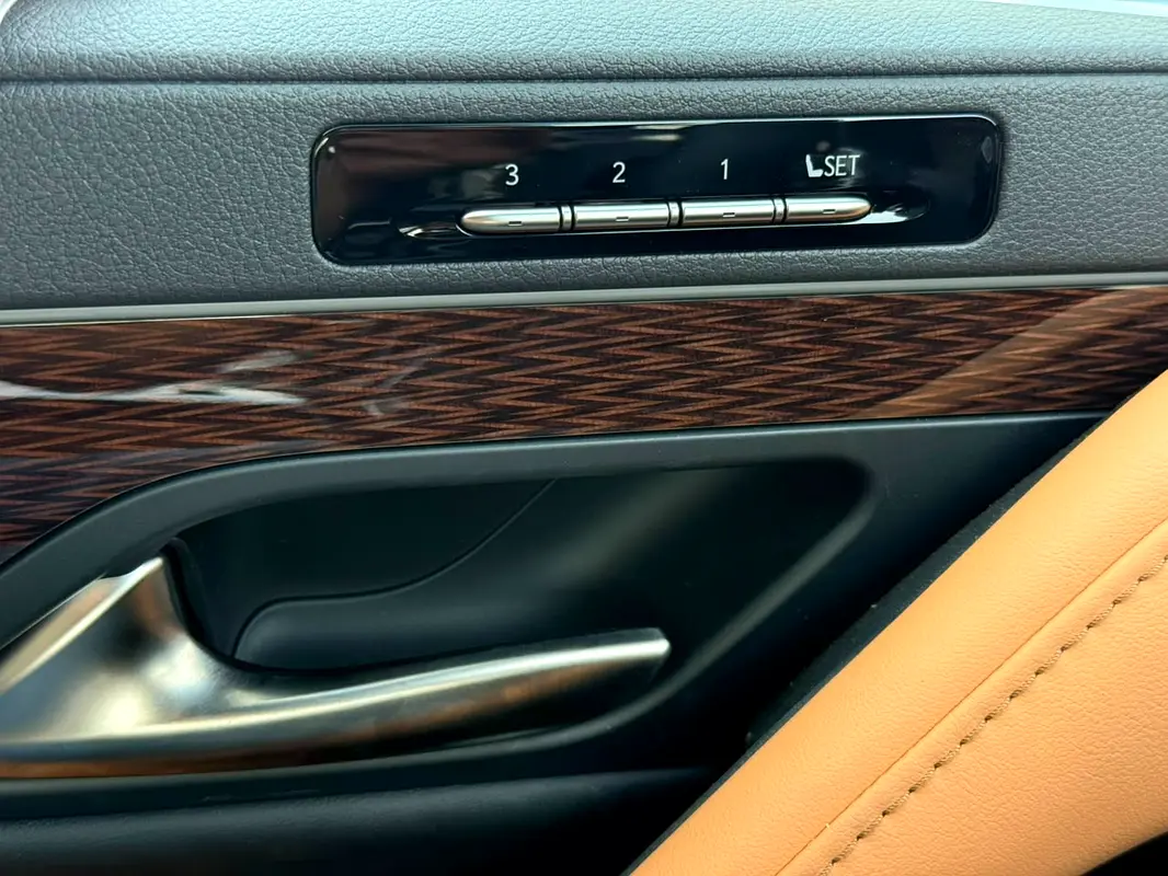 Lexus · LX-Series · LX 600 Signature