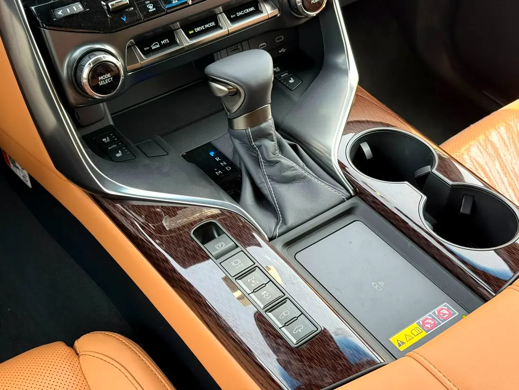 Lexus · LX-Series · LX 600 Signature