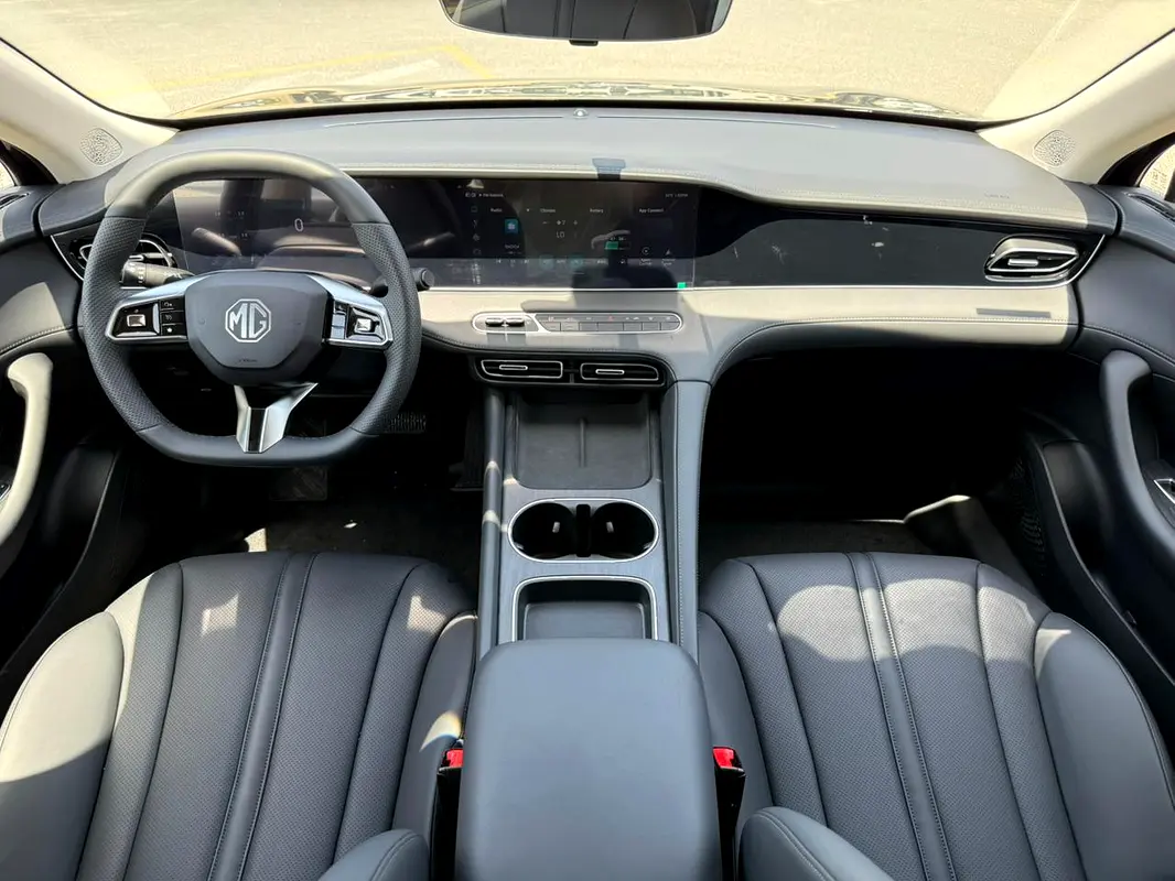 MG · MG 8 · Luxury