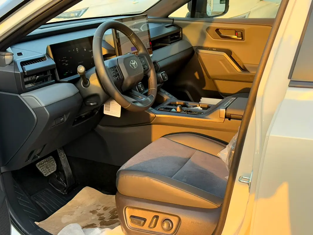 Toyota · Rav 4 · XSE