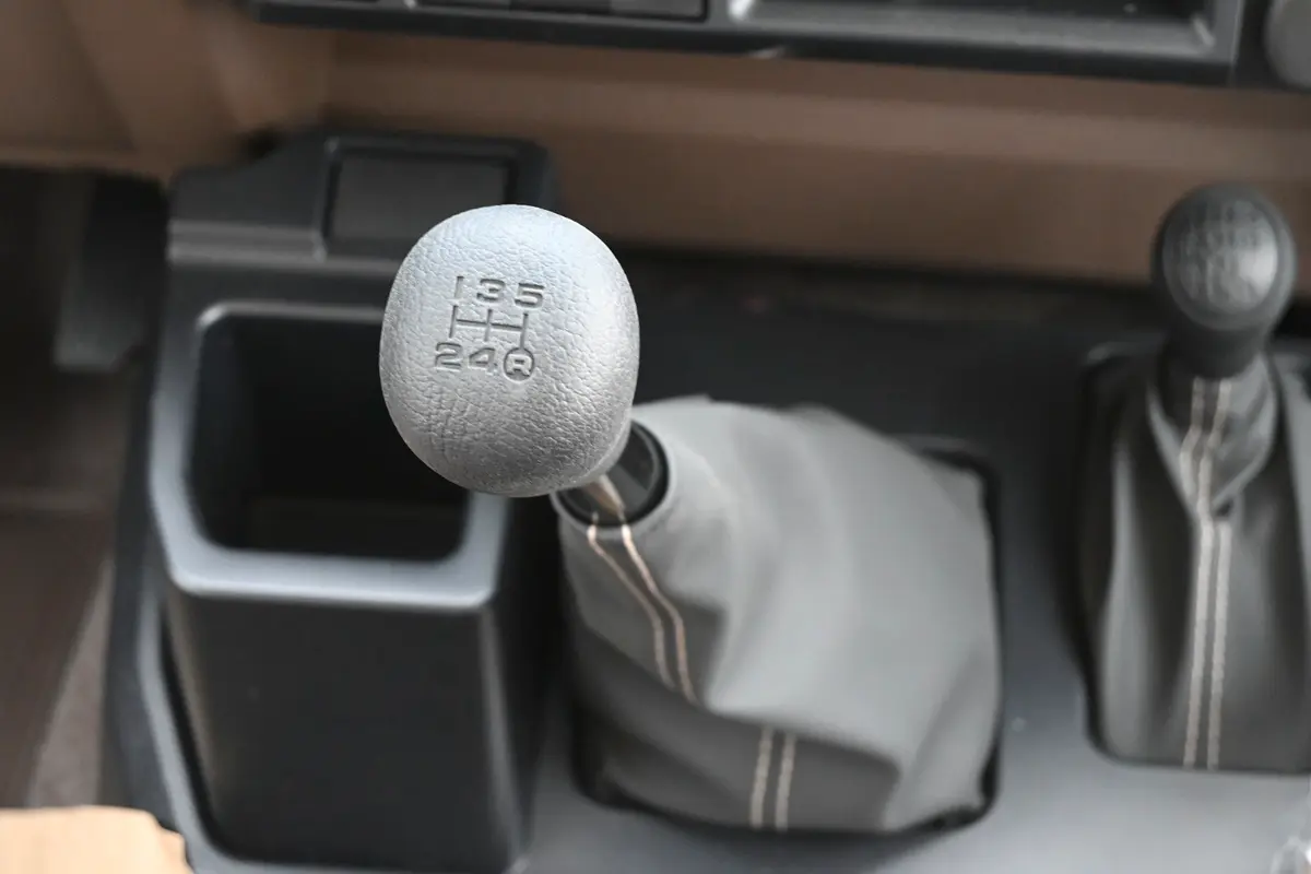 Toyota · Land Cruiser 70 Series · LC 76 LX