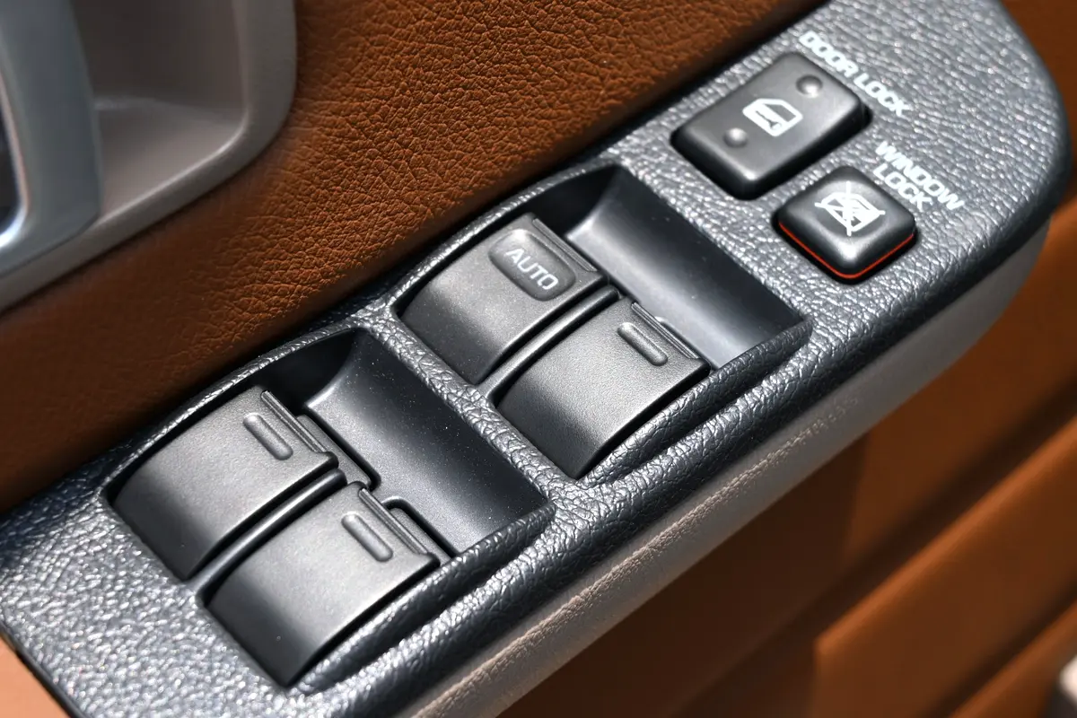 Toyota · Land Cruiser 70 Series · LC 76 LX