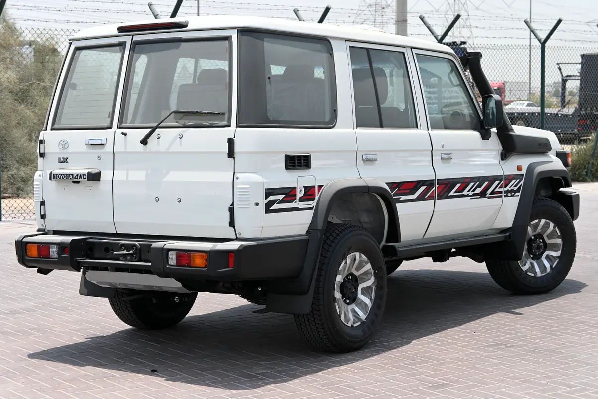 Toyota · Land Cruiser 70 Series · LC 76 LX