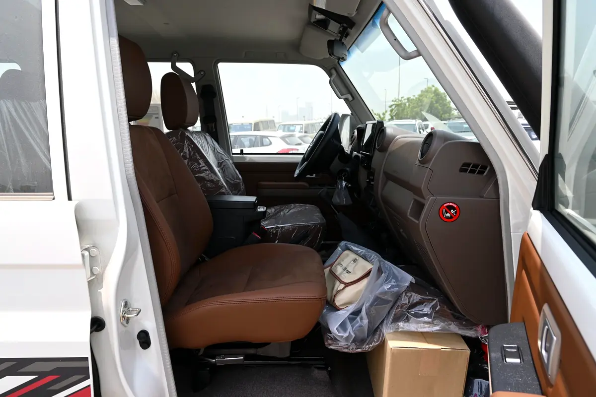 Toyota · Land Cruiser 70 Series · LC 76 LX