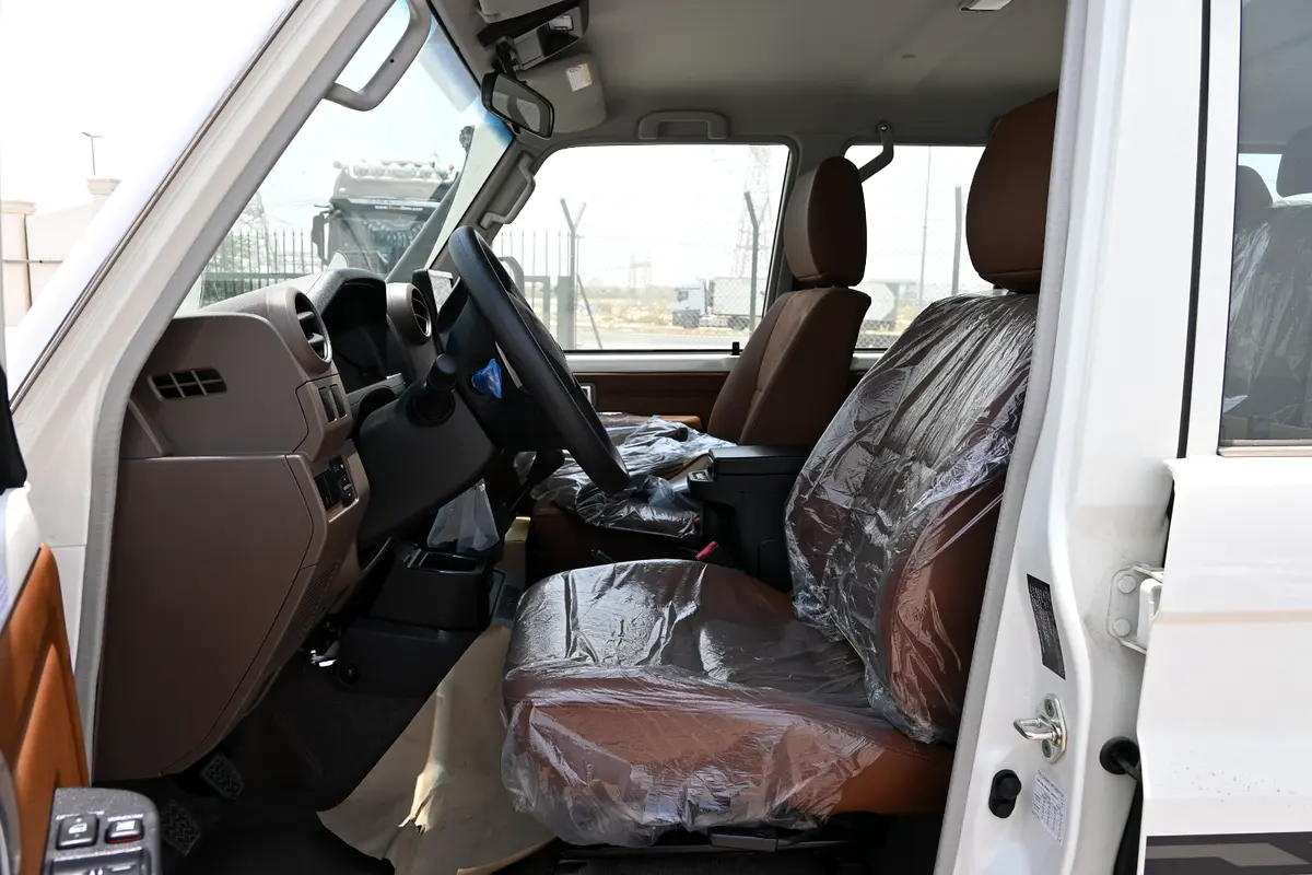 Toyota · Land Cruiser 70 Series · LC 76 LX