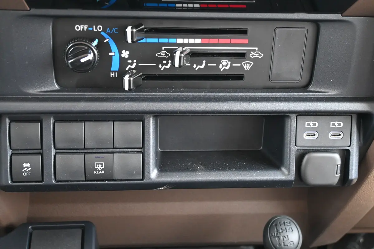 Toyota · Land Cruiser 70 Series · LC 76 LX
