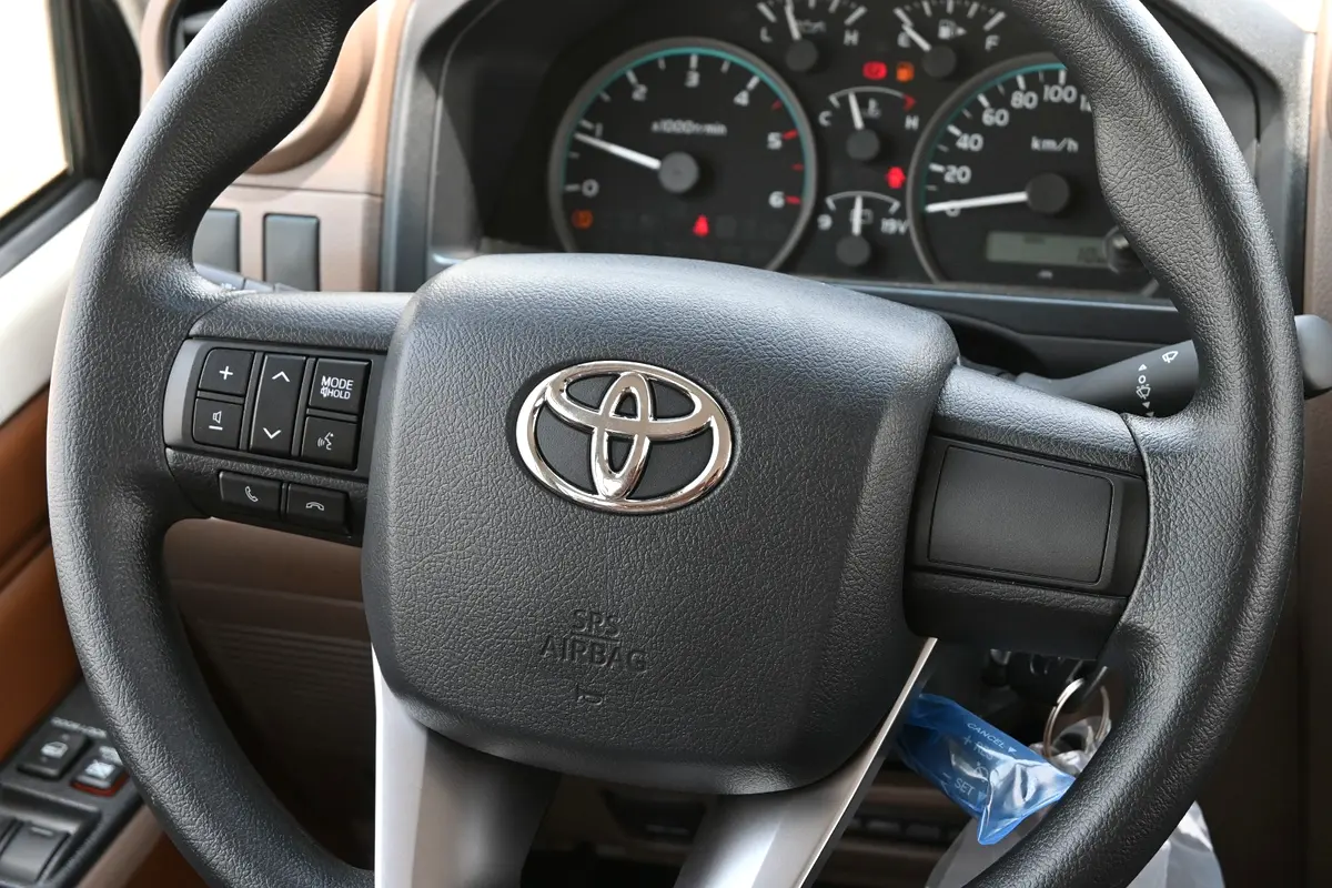 Toyota · Land Cruiser 70 Series · LC 76 LX