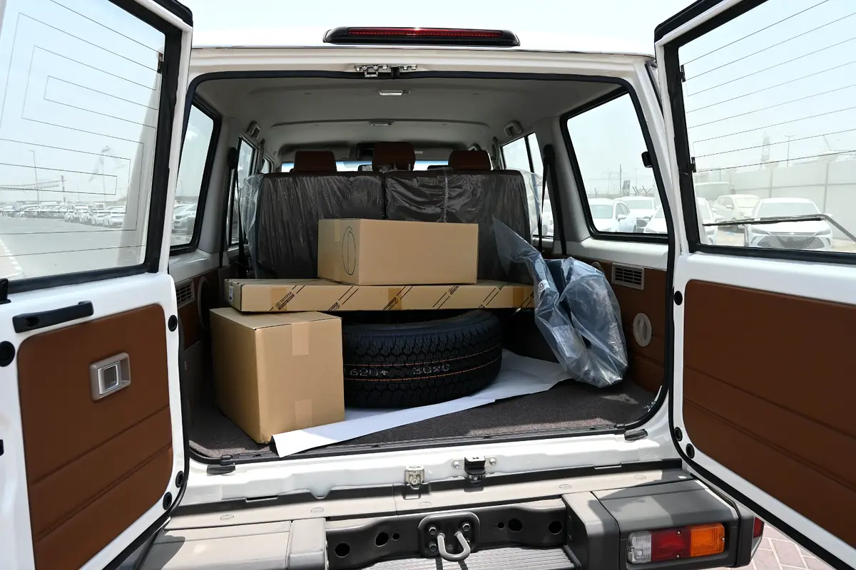 Toyota · Land Cruiser 70 Series · LC 76 LX