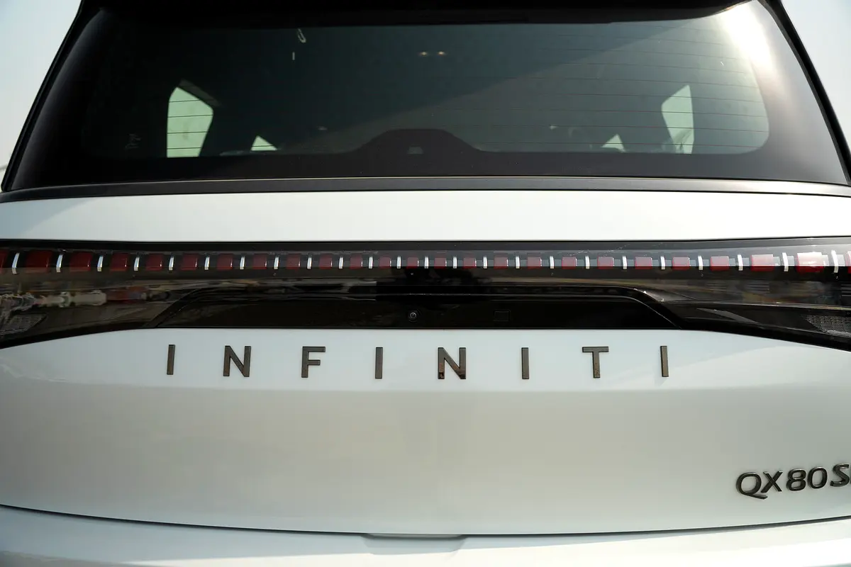 Infiniti · QX80 · Sensory