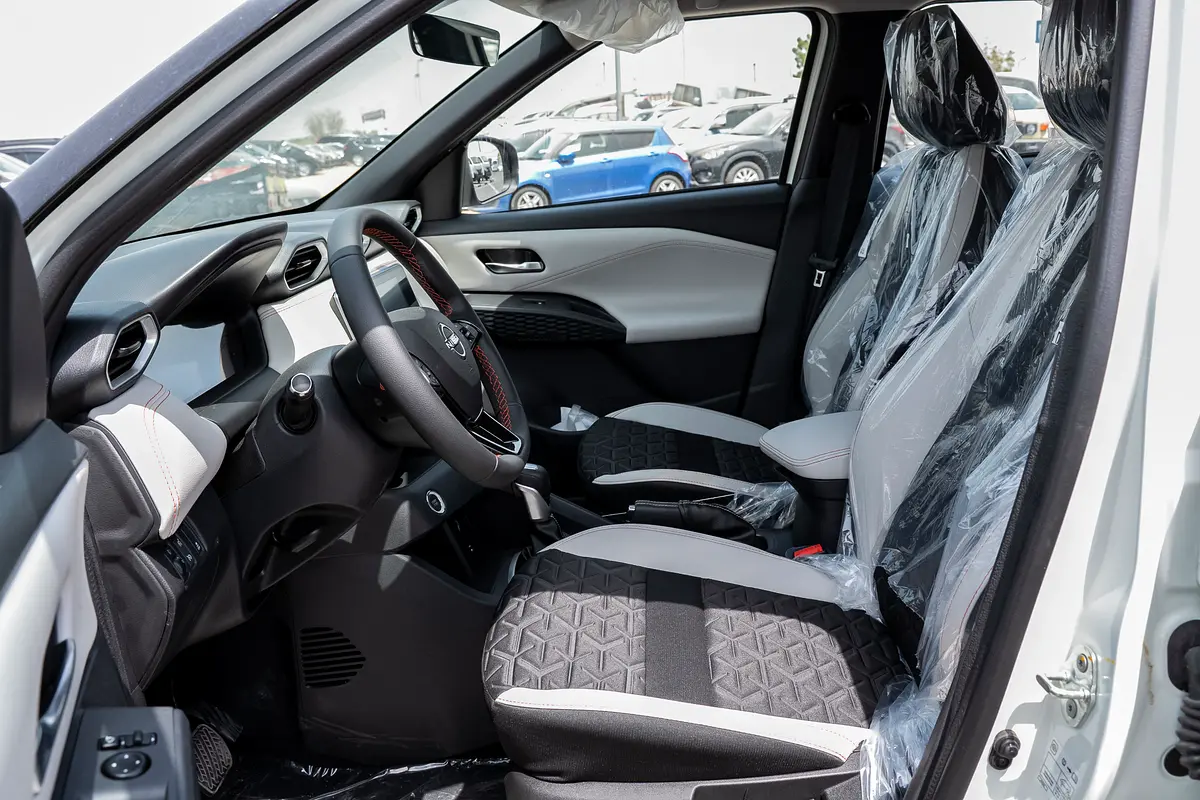 Nissan · Magnite · SV