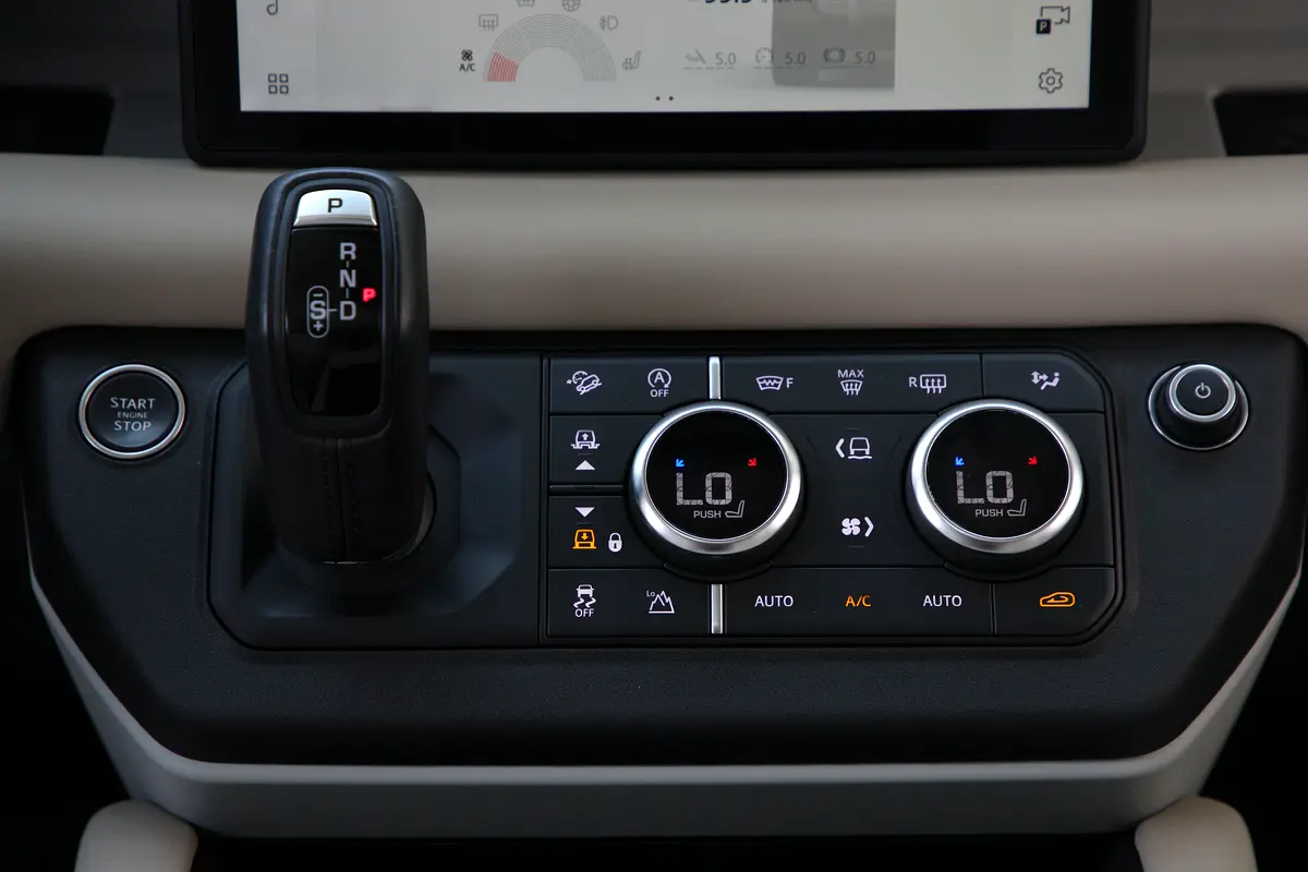 Land Rover · Defender · 110 S