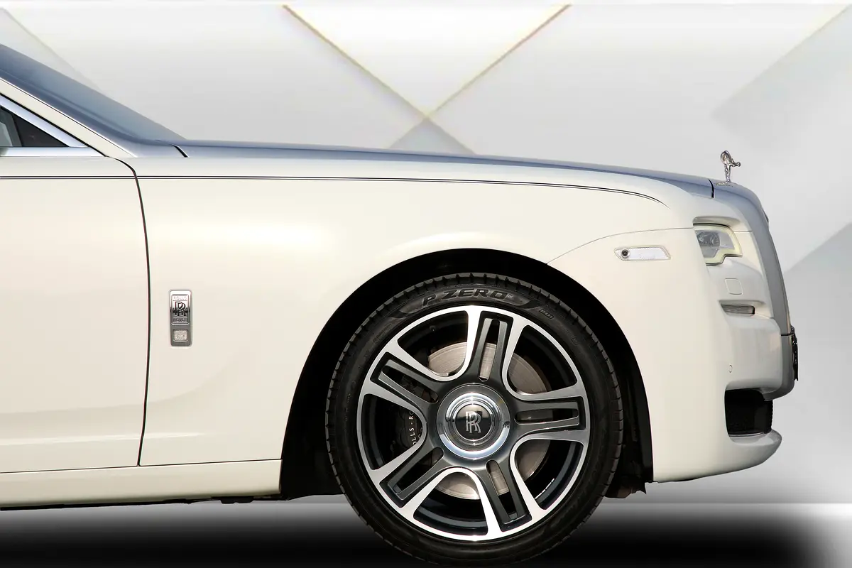 Rolls-Royce · Ghost · Standard