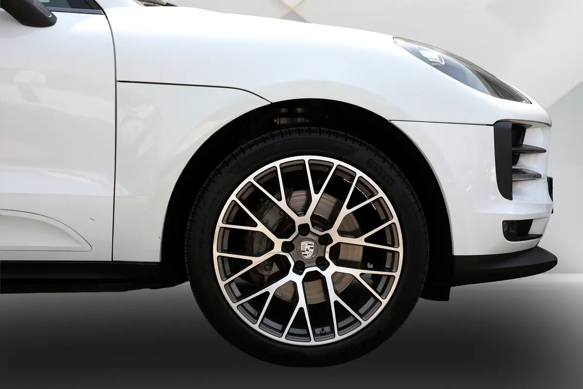 Porsche · Macan · Standard