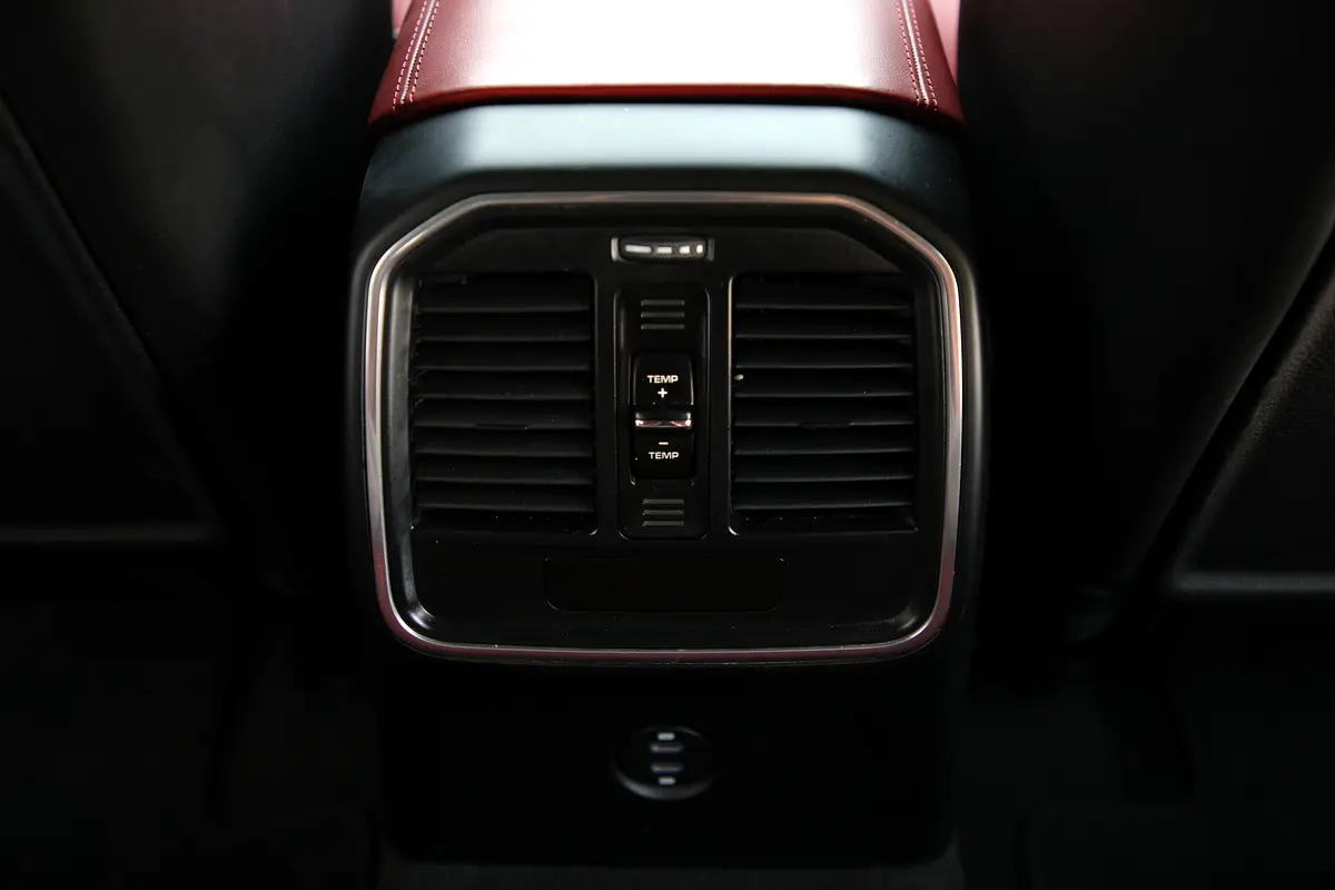 Porsche · Macan · Standard