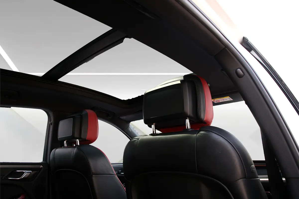 Porsche · Macan · Standard