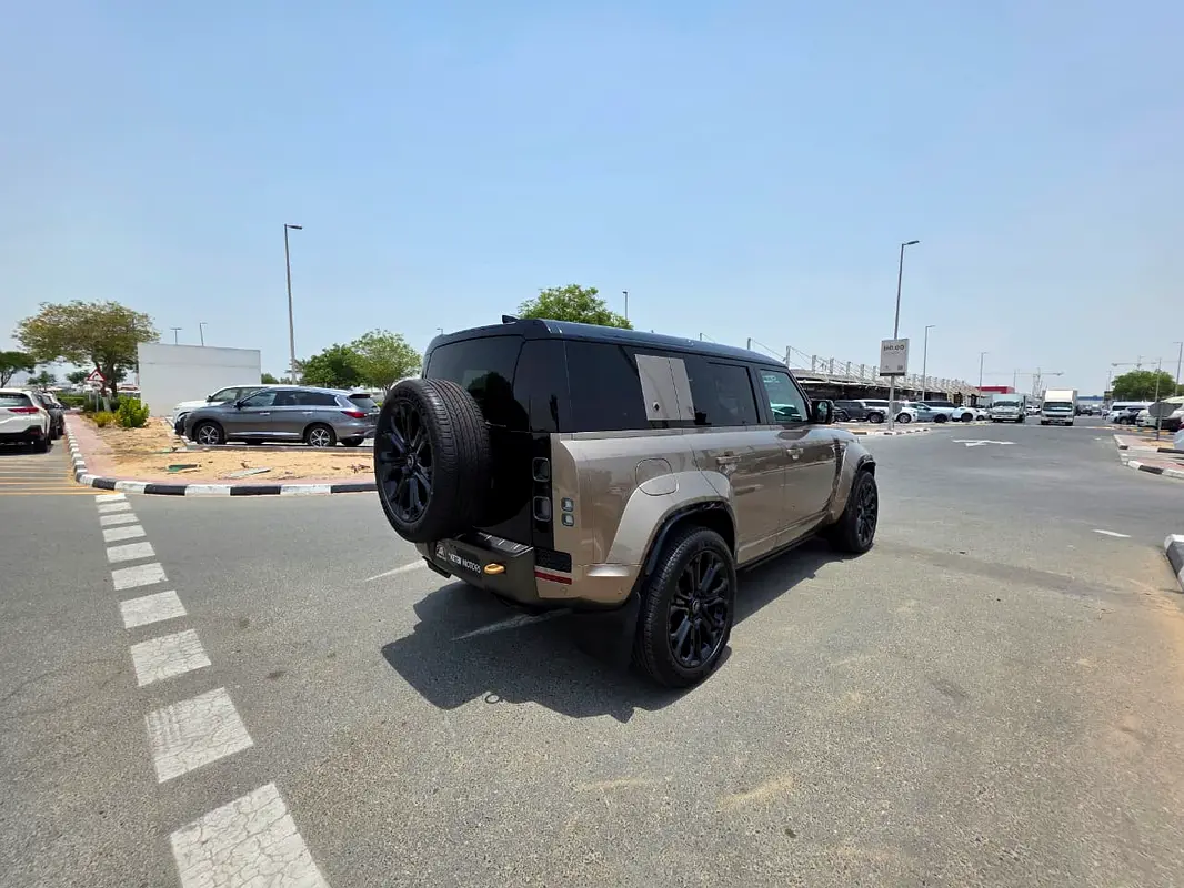 Land Rover · Defender · 110 Octa P635