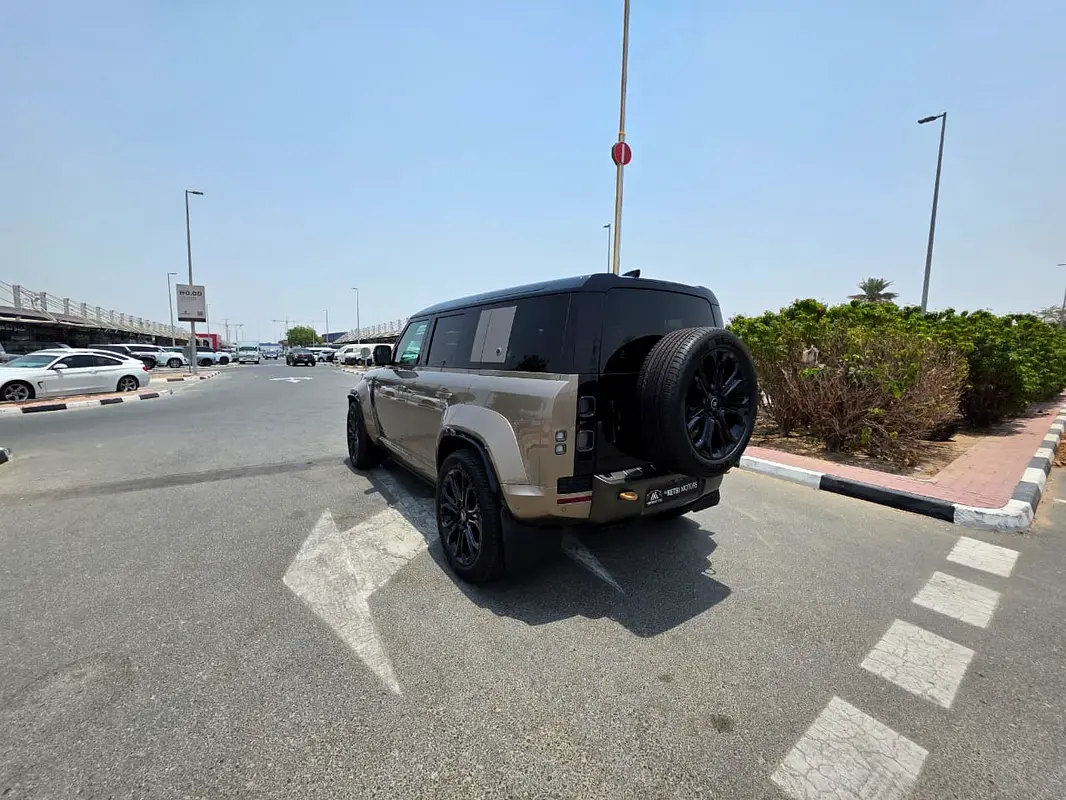 Land Rover · Defender · 110 Octa P635