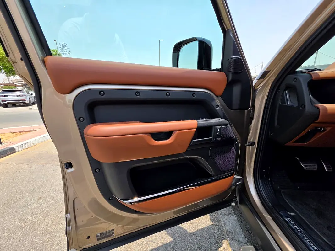 Land Rover · Defender · 110 Octa P635