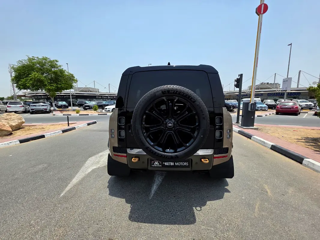 Land Rover · Defender · 110 Octa P635