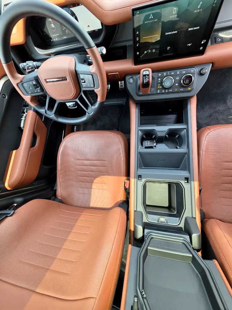 Land Rover · Defender · 110 Octa P635