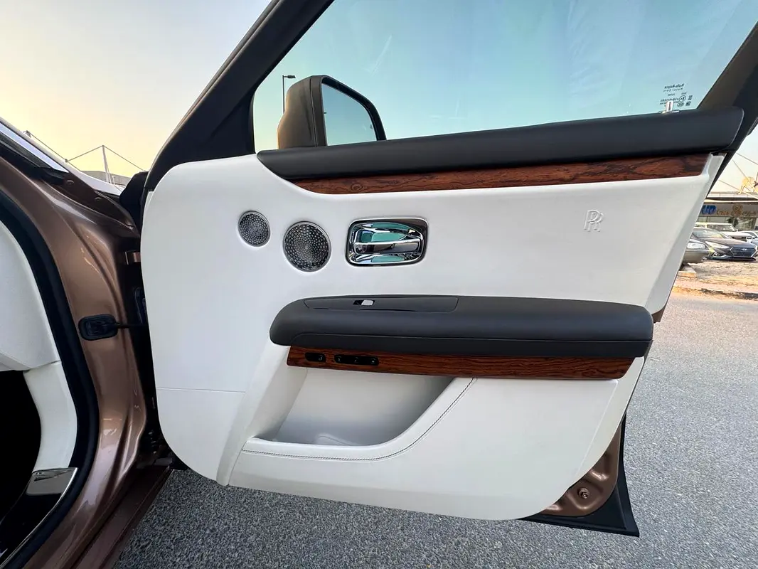 Rolls-Royce · Ghost · Standard