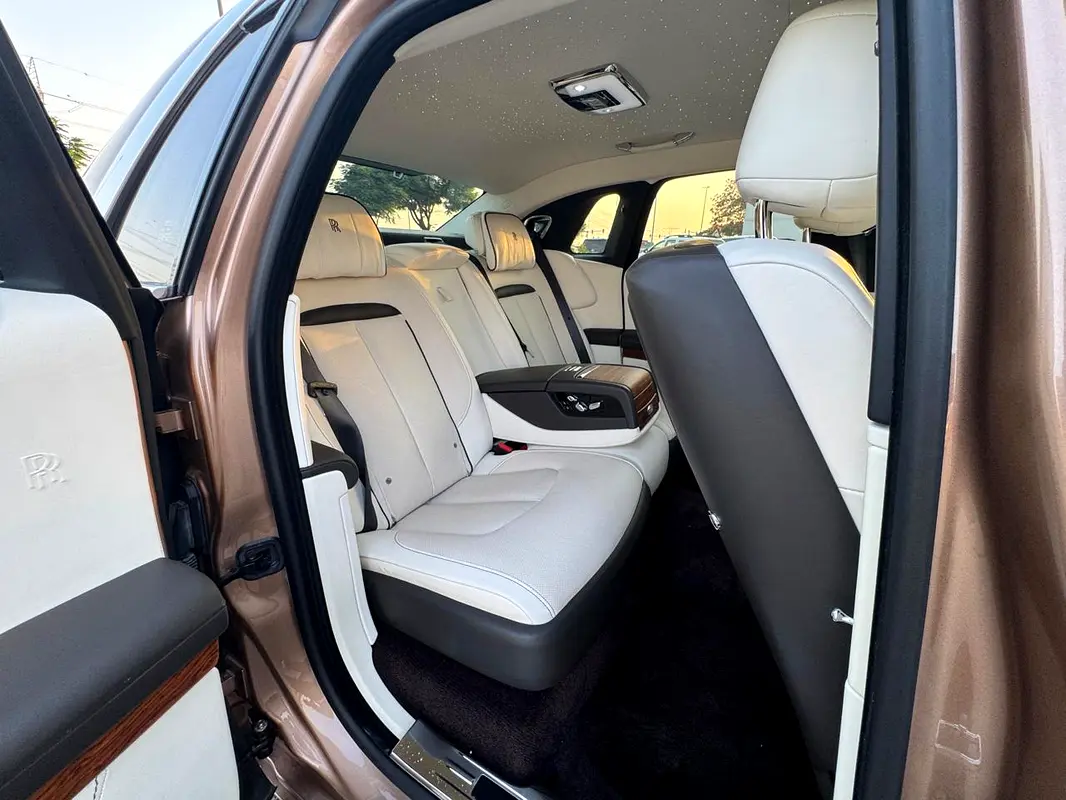 Rolls-Royce · Ghost · Standard