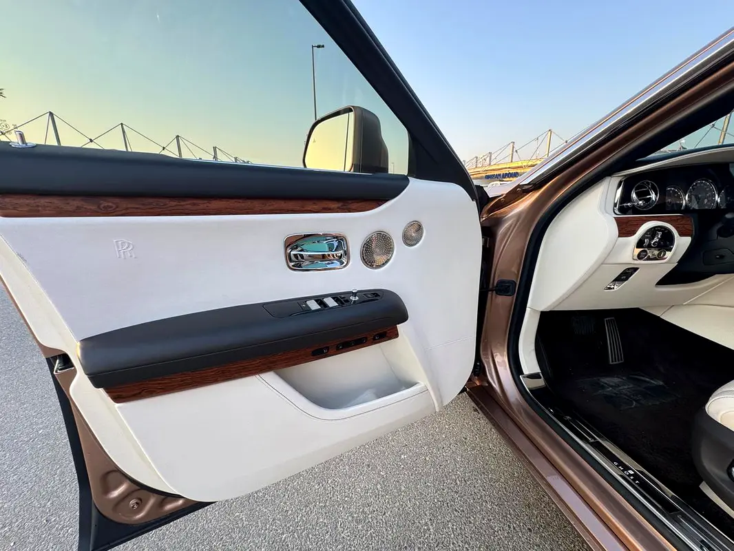 Rolls-Royce · Ghost · Standard